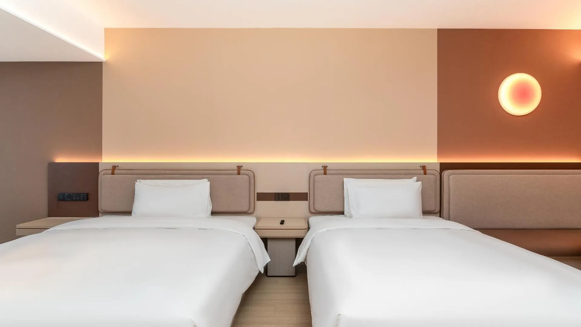 Mehood Lestie International Hotel Zhuhai Lovers Road Branch - Free Breakfast & Free Afternoon Tea & Free Midnight Snack 5*,  China